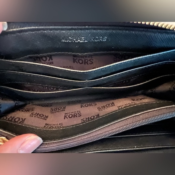 Pre-Owned Michael Kors Delancy Black Monogram Continental Wallet. - Picture 4 of 9